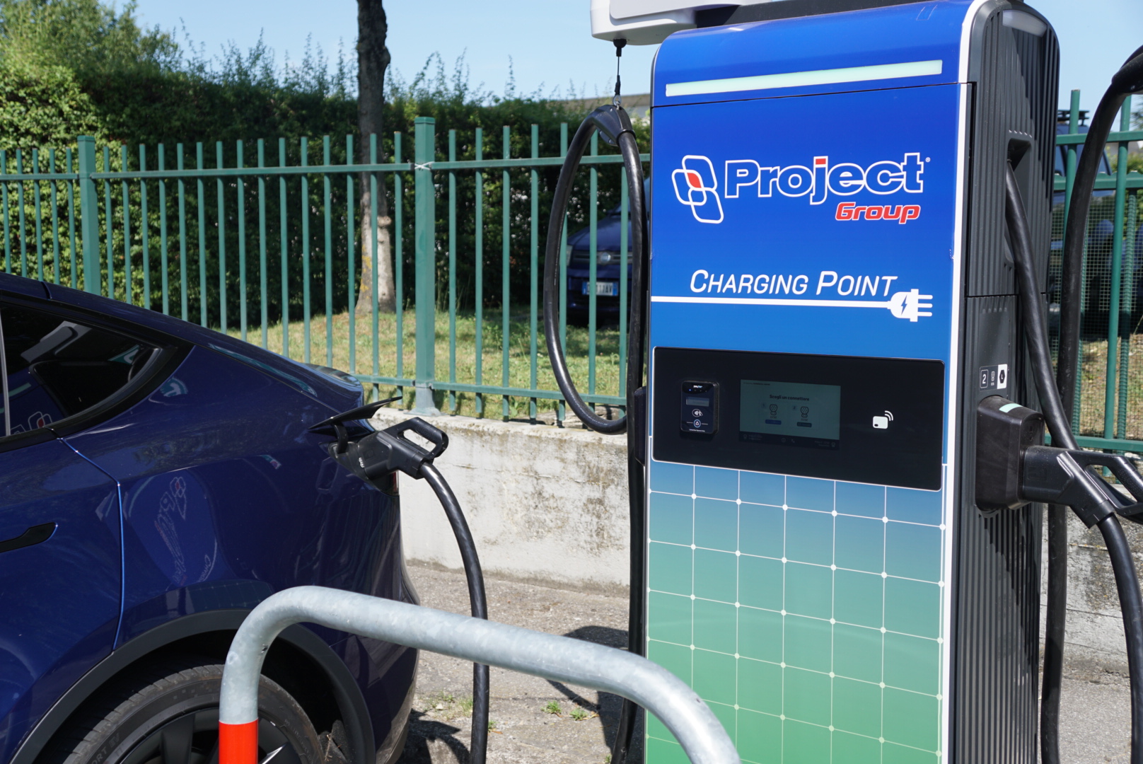 Project Group installa la prima colonnina ad alta potenza per la ricarica di auto elettriche nella Val d’Enza